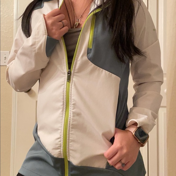 Columbia Light Weight Active Wear Jacket / Size M - Picture 6 of 10